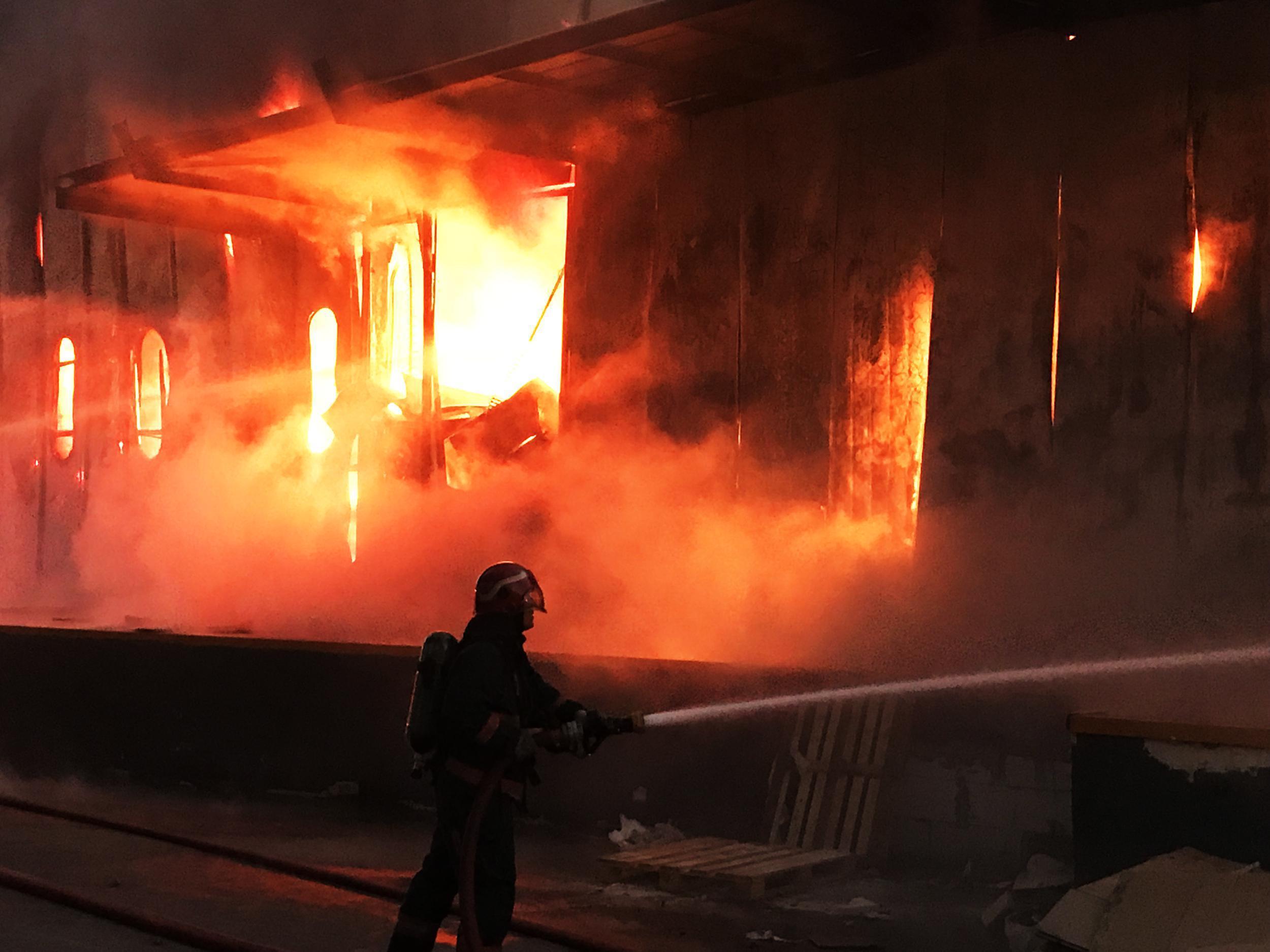 Sakaryada fabrika alev alev yandı