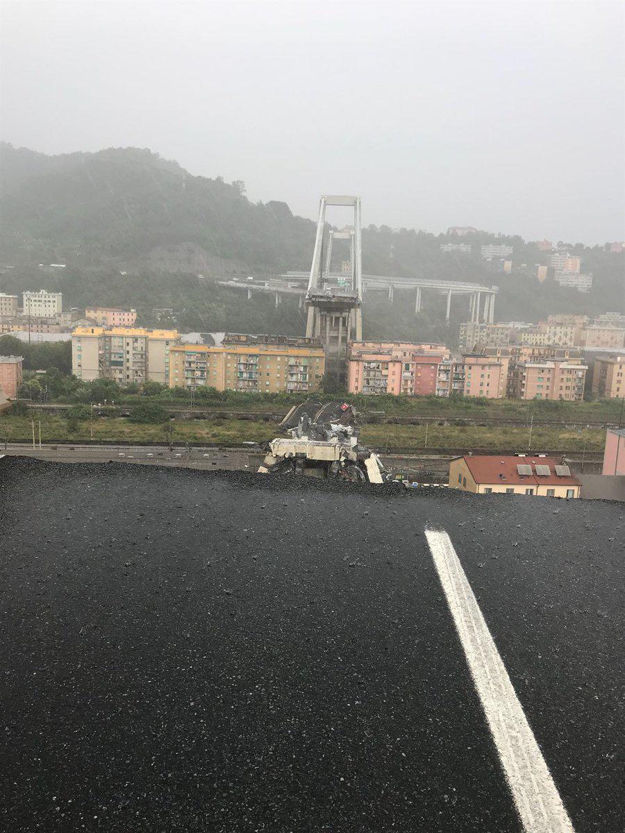 İtalyada köprü çöktü Ölü ve yaralılar var