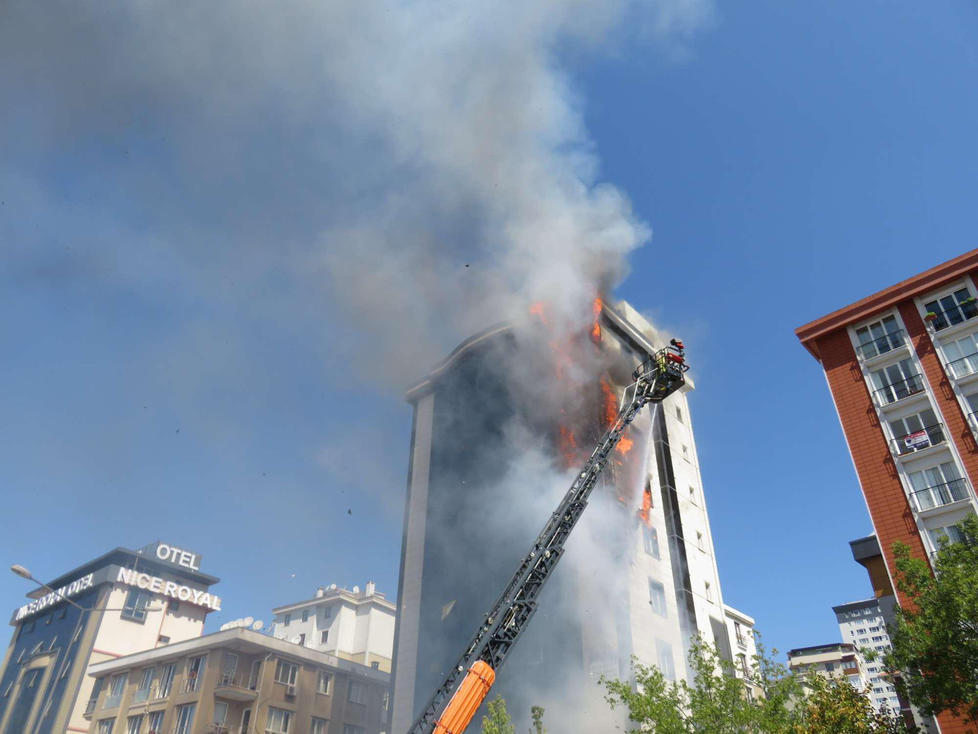 Son dakika... İstanbul Ataşehirdeki plazada yangın