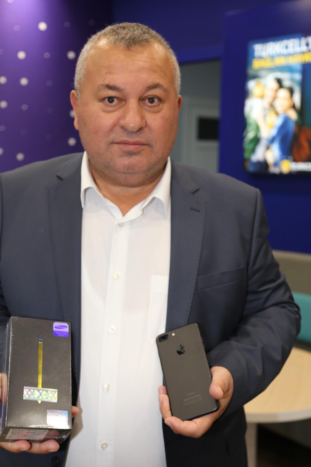 MHP Ordu Milletvekili Cemal Enginyurt iPhone telefonunu satıp Samsung aldı