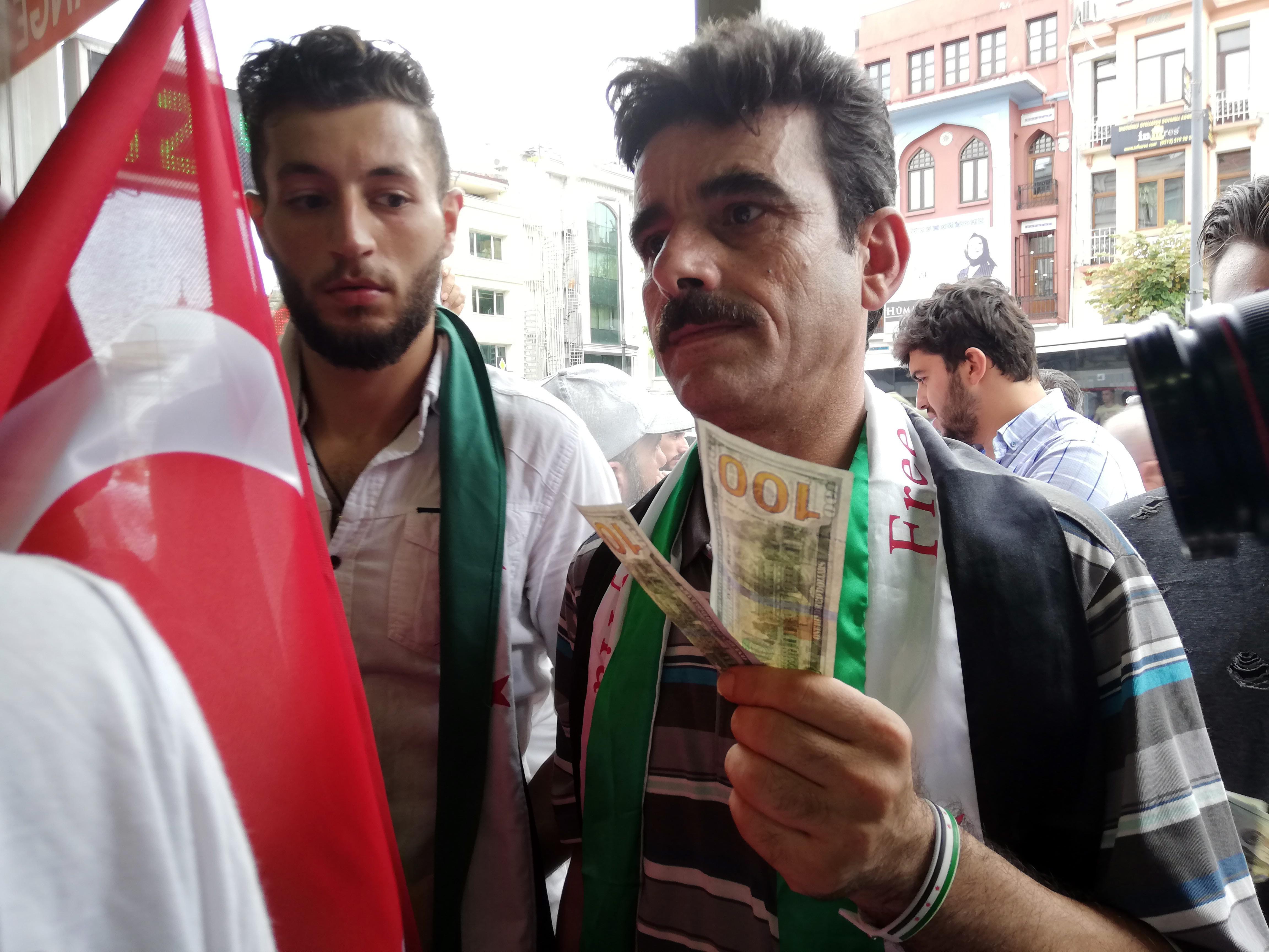Suriyelilerden dolar bozdurma kampanyasına destek