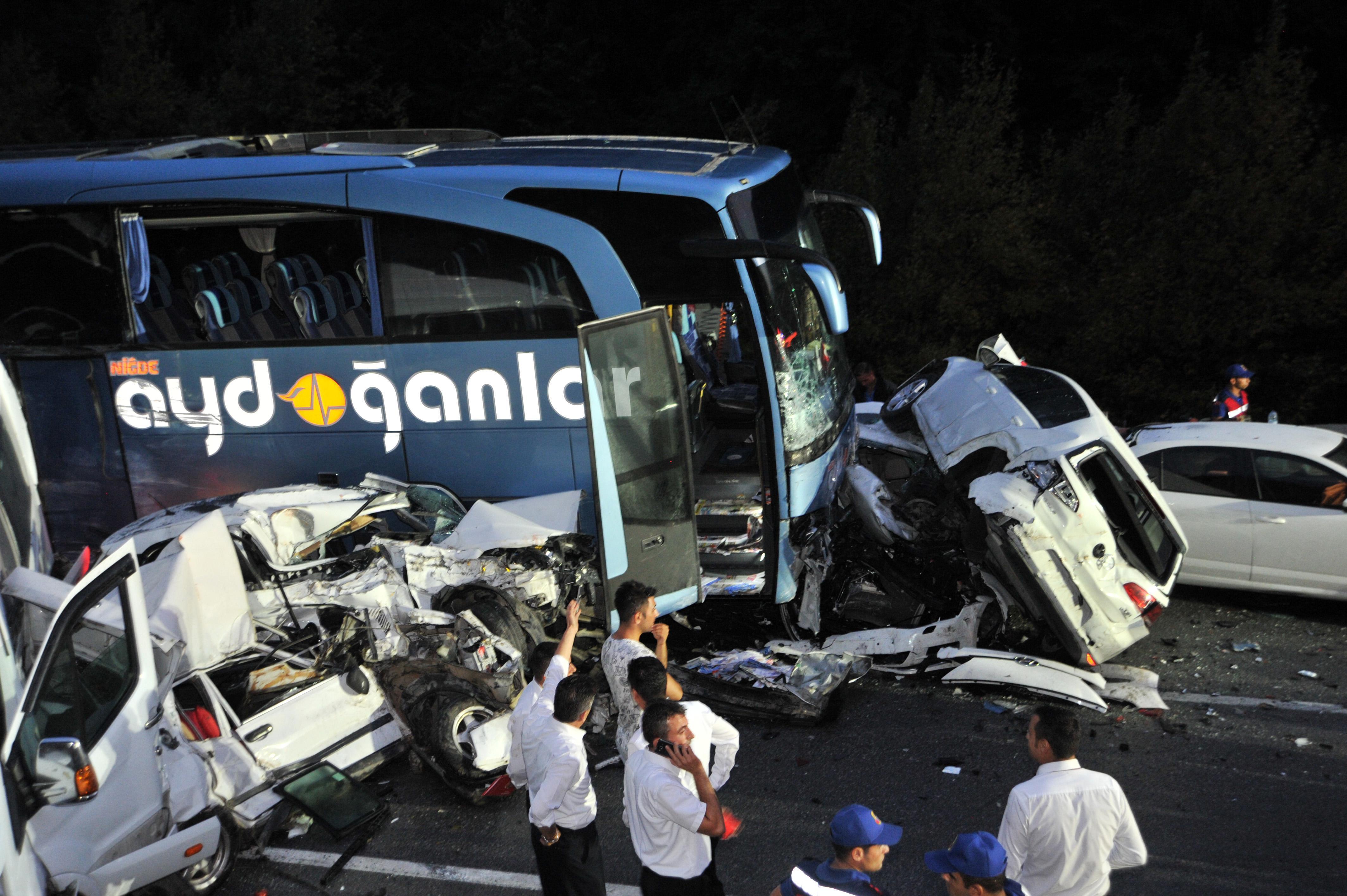 Bursada zincirleme trafik kazasında korkunç görüntüler
