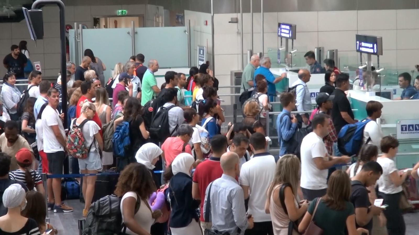 Atatürk Havalimanında yolcu rekoru kırıldı
