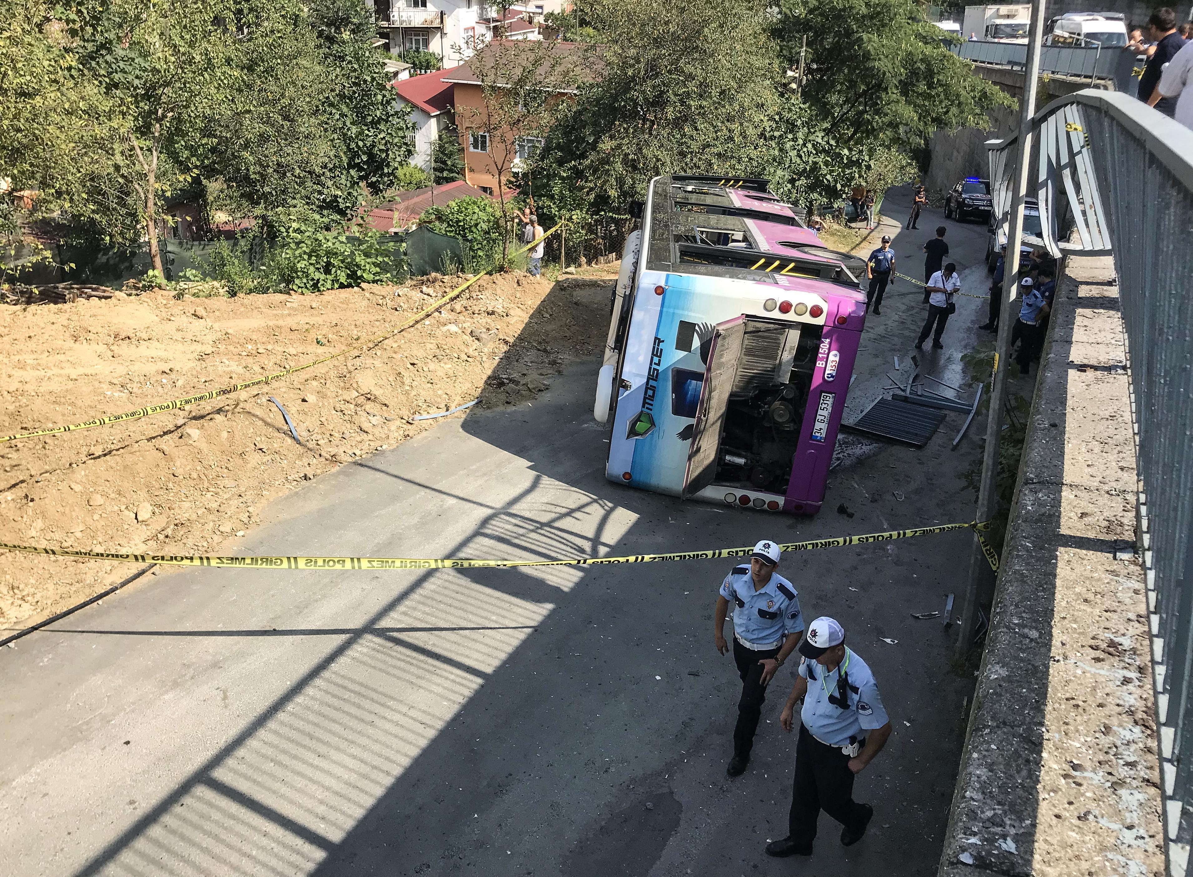 İstanbul Sarıyerde otobüs devrildi: 1 yaralı