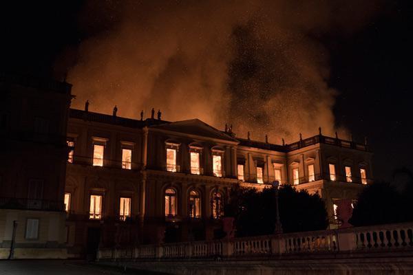 Brezilyada tarihi müzede yangın