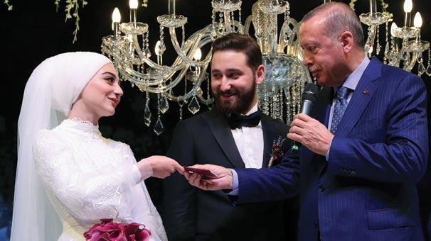 Cumhurbaşkanı Erdoğan ve eşi nikah törenine katıldı