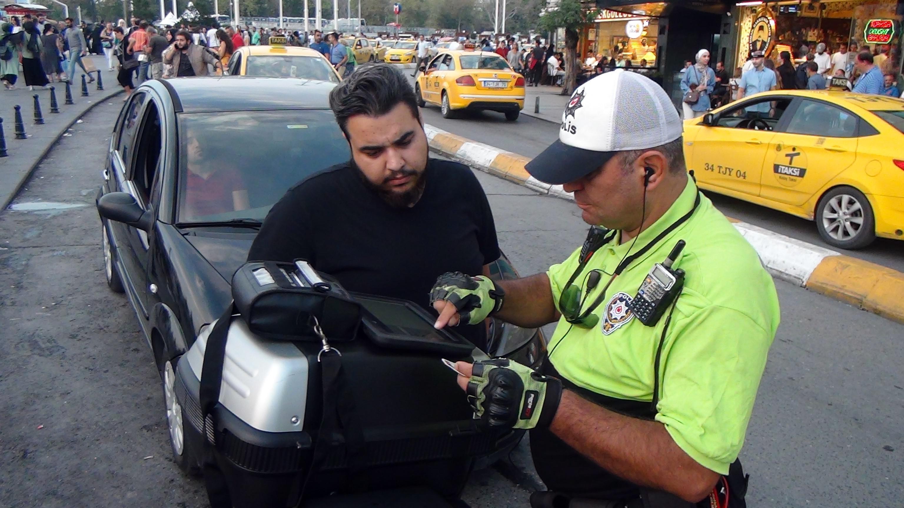 Taksimde kurallara uymayan sürücülere ceza yağdı