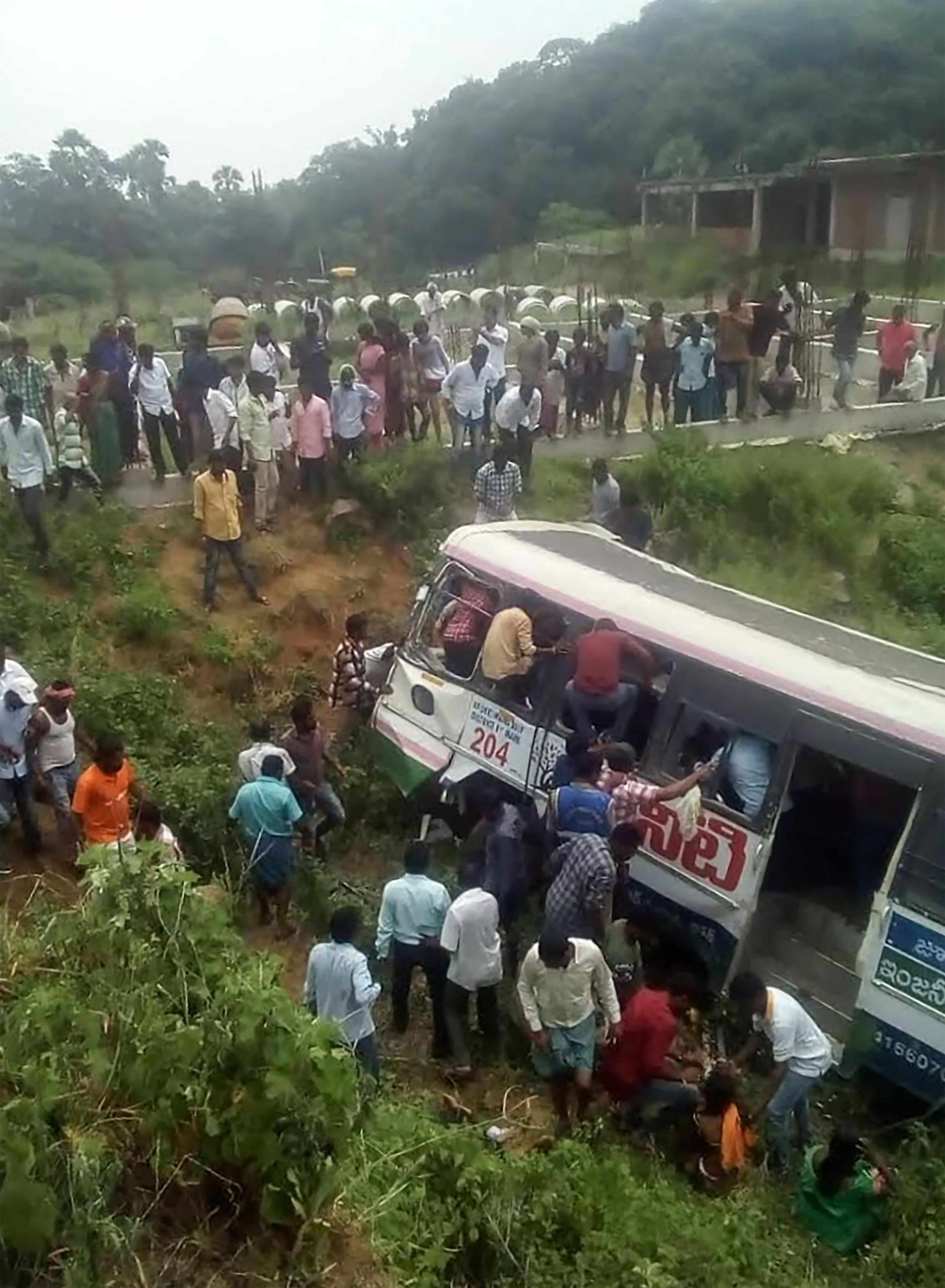 Ülke yasta: Otobüs kazasında 45 kişi öldü