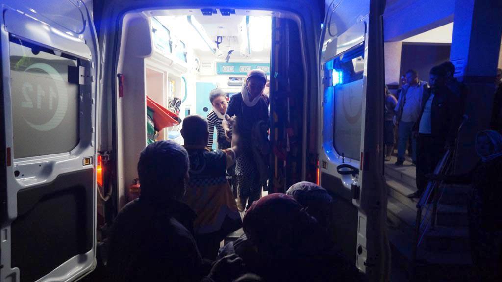 Manisada işçileri taşıyan otobüs devrildi: 32 yaralı