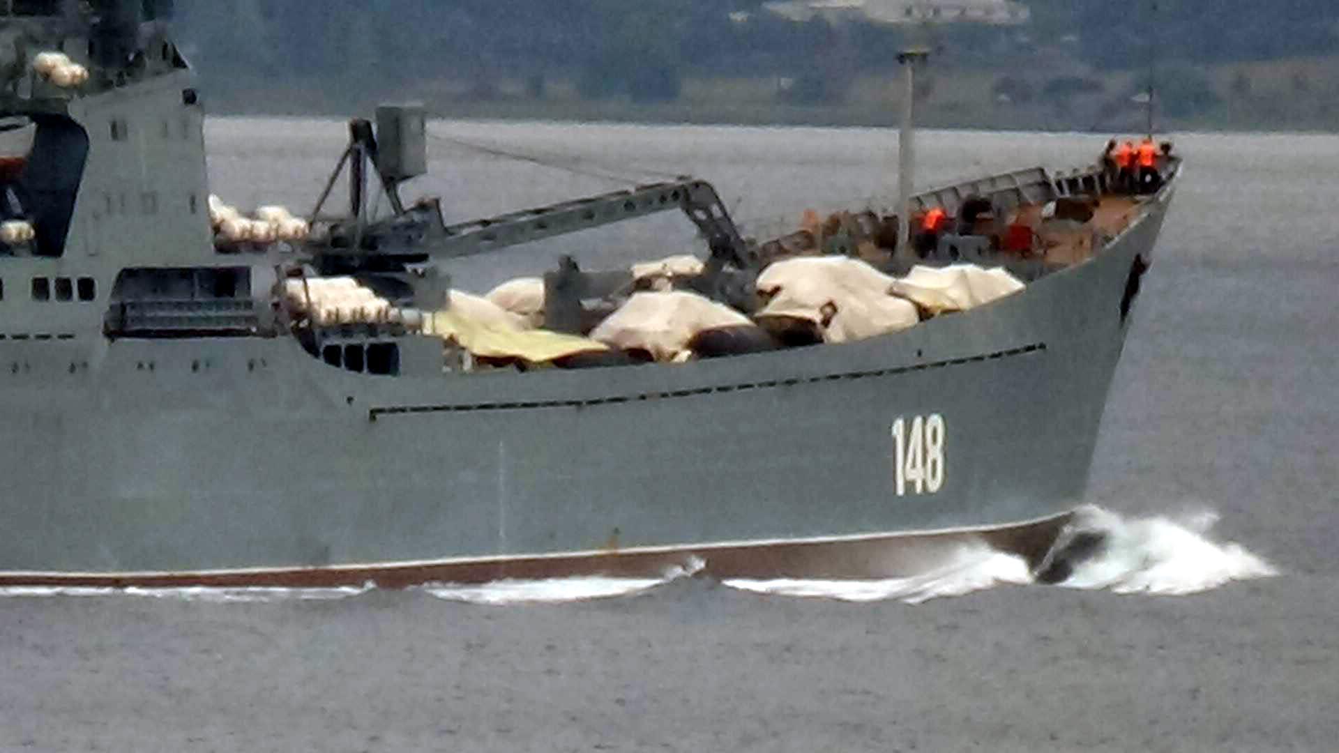 Çanakkaleden geçen Rus savaş gemisinde dikkat çeken detay