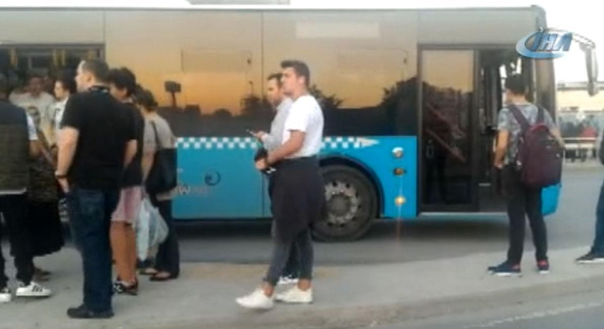 Akbil kartı geri gelmeyen adam otobüsün camlarını kırdı