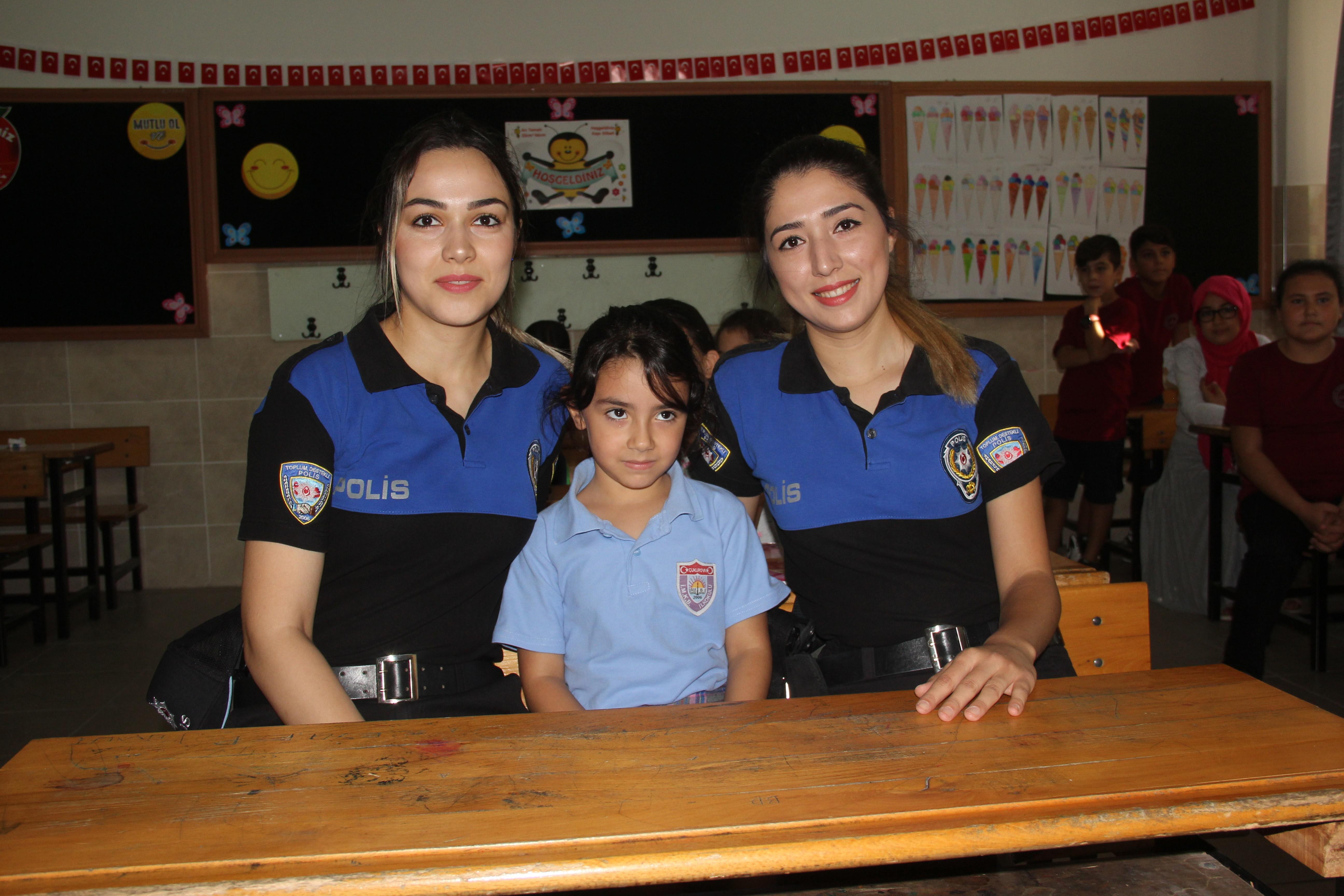 Şehit kızı Zeynep Ravza Akyüzü okula babasının meslektaşı polisler götürdü