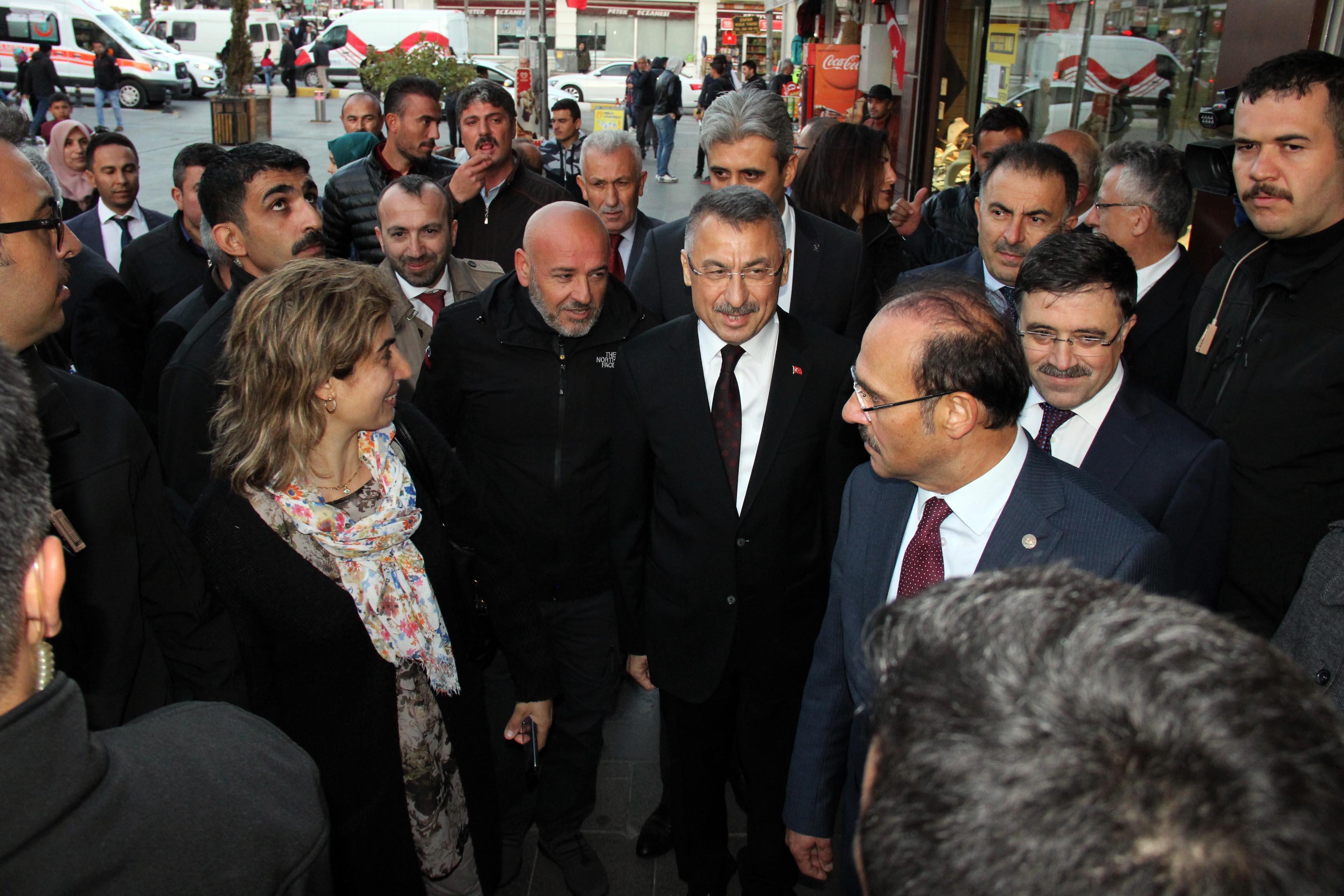 Cumhurbaşkanı Yardımcısı Oktay, Yozgat’ta esnafla buluştu