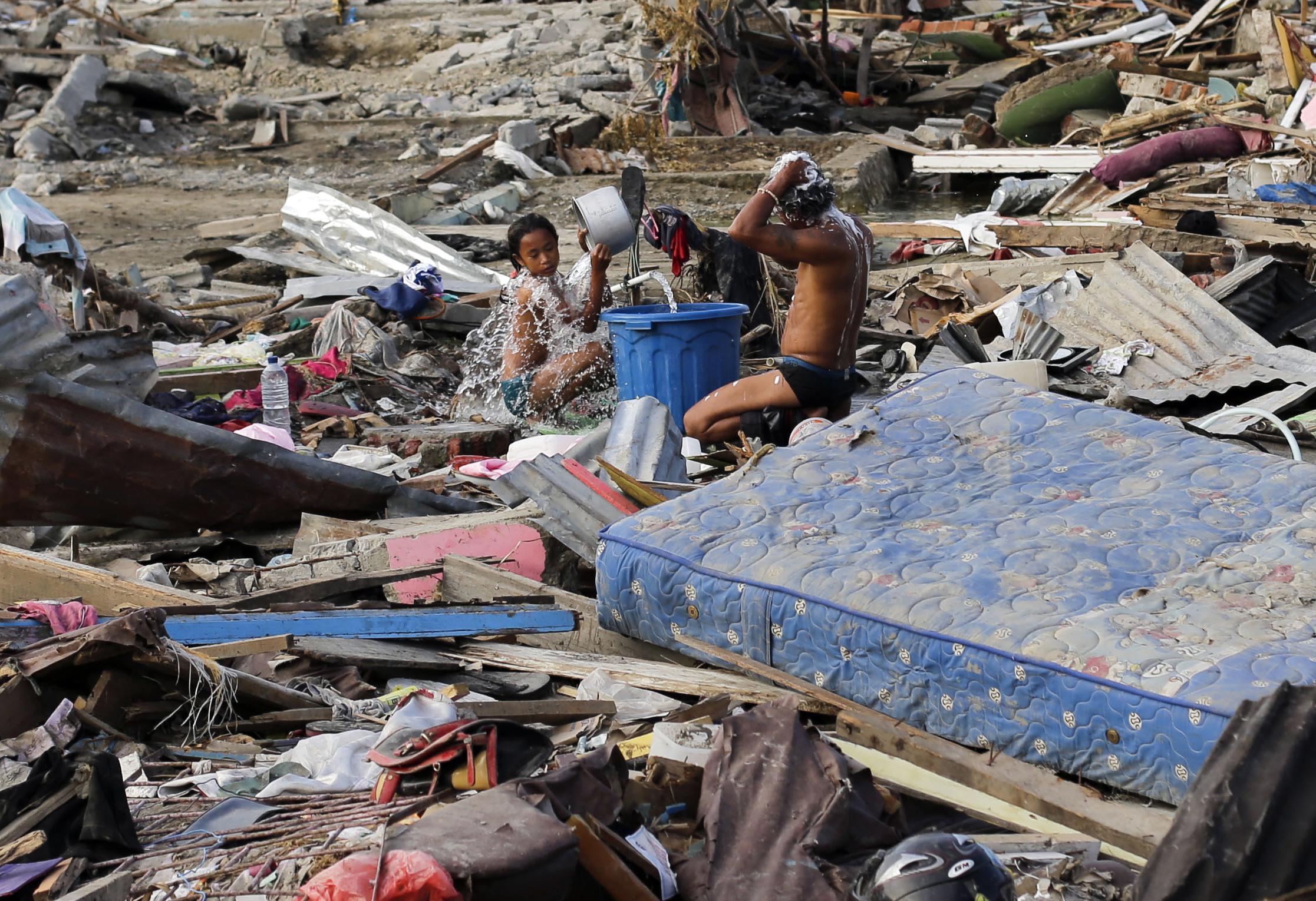 Travma yaşayan depremzedeler evlerine geri dönmek istemiyor