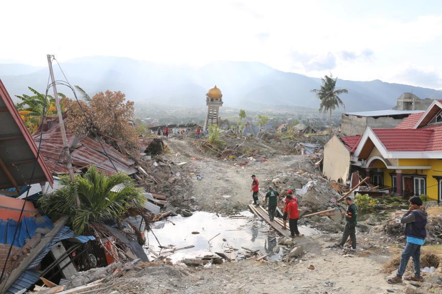 Endonezyadaki depremde ölü sayısı 2 bine yaklaştı