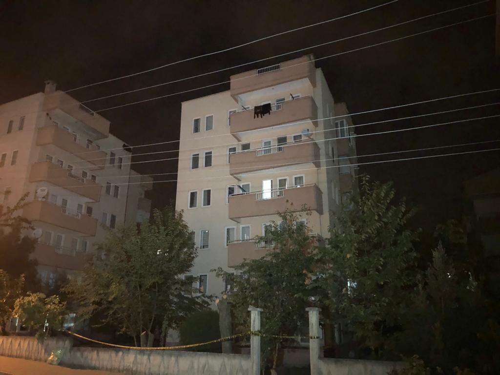 Bursada yıkılma tehlikesi bulunan apartman ile 2 bina tahliye edildi