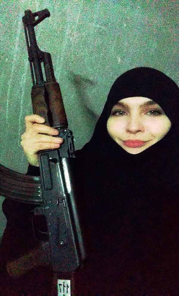 Uluslararası düzeyde aranan DEAŞlı terörist, 2 karısıyla tutuklandı