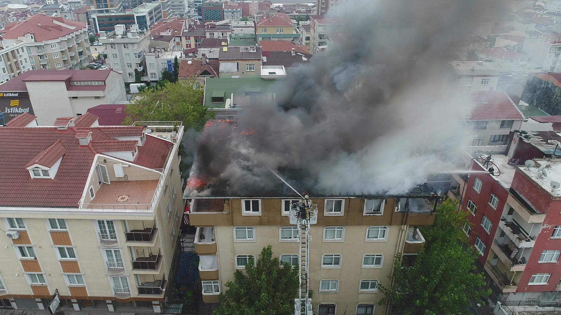 Son dakika... İstanbul Halkalıda yangın