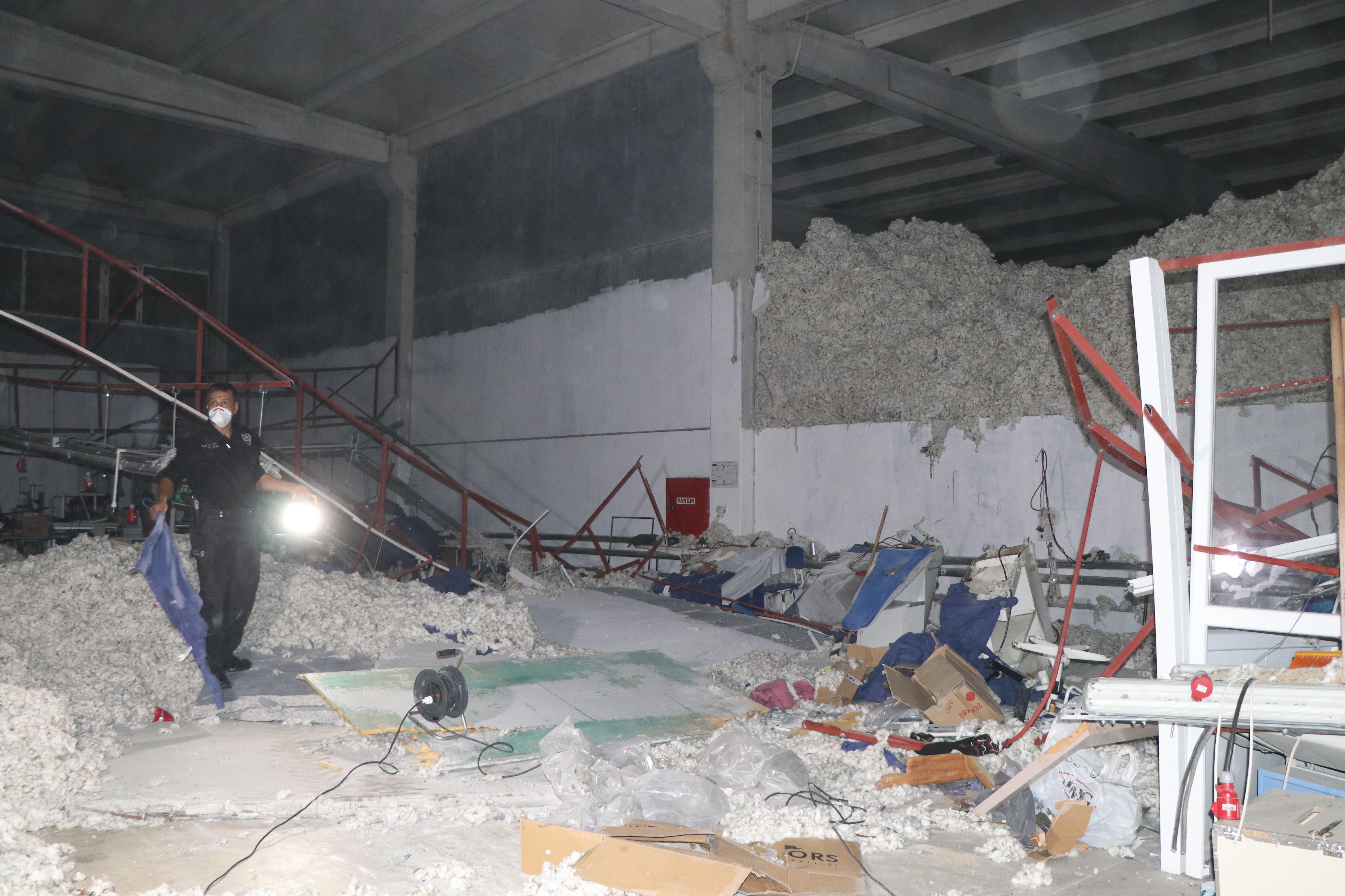 İzmir’de tekstil atölyesinin duvarı çöktü