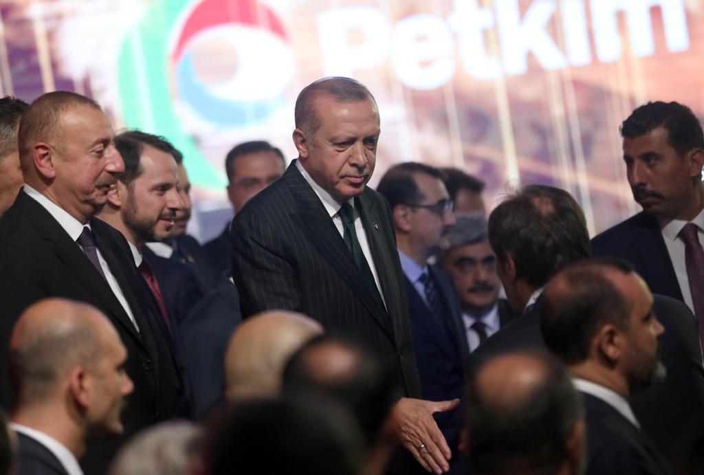 Cumhurbaşkanı Erdoğan, Aliyev ve Yıldırım Demirören ile sohbet etti