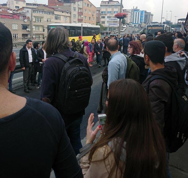 Son dakika: İstanbulda metrobüs arızası (Metrobüsler çalışıyor mu)