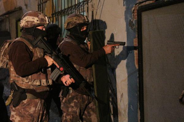 İstanbul Gaziosmanpaşada uyuşturucu operasyonu: 40 gözaltı