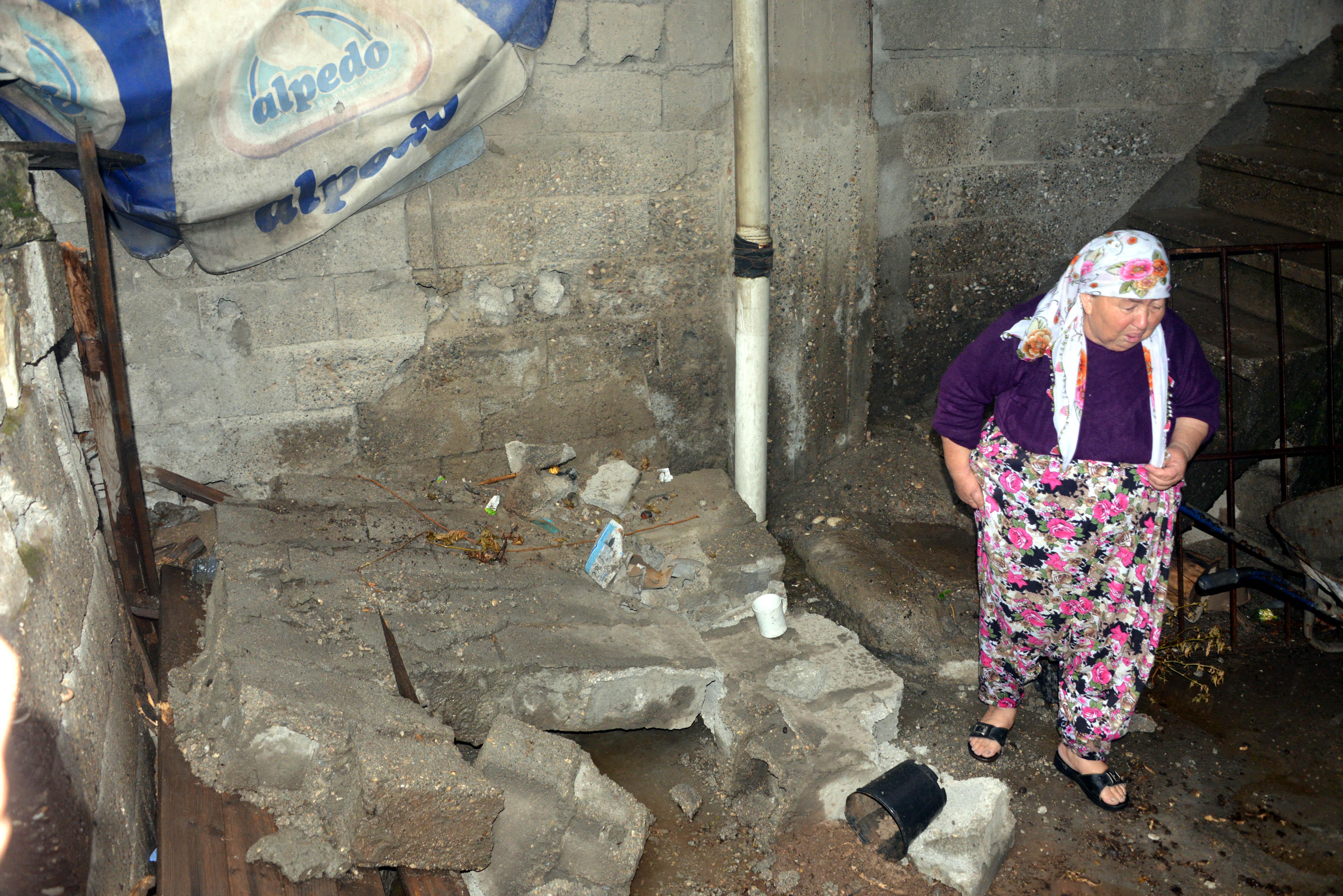 İstinat duvarının altında kalan küçük Elif ağır yaralandı