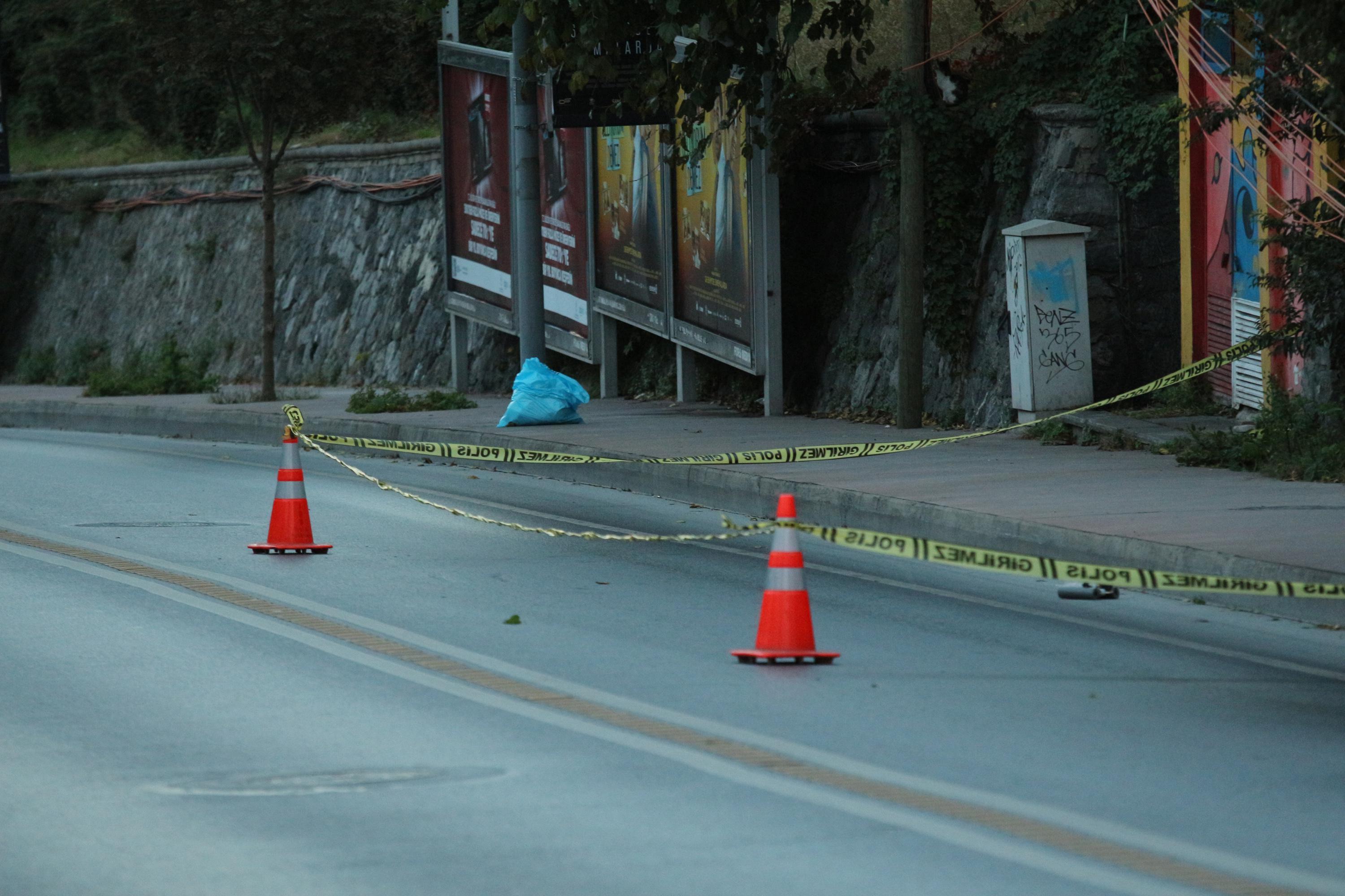 İstanbulda kablolu paket polisi alarma geçirdi