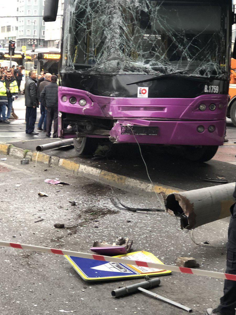 Son dakika İstanbul Aksarayda otobüs kazası