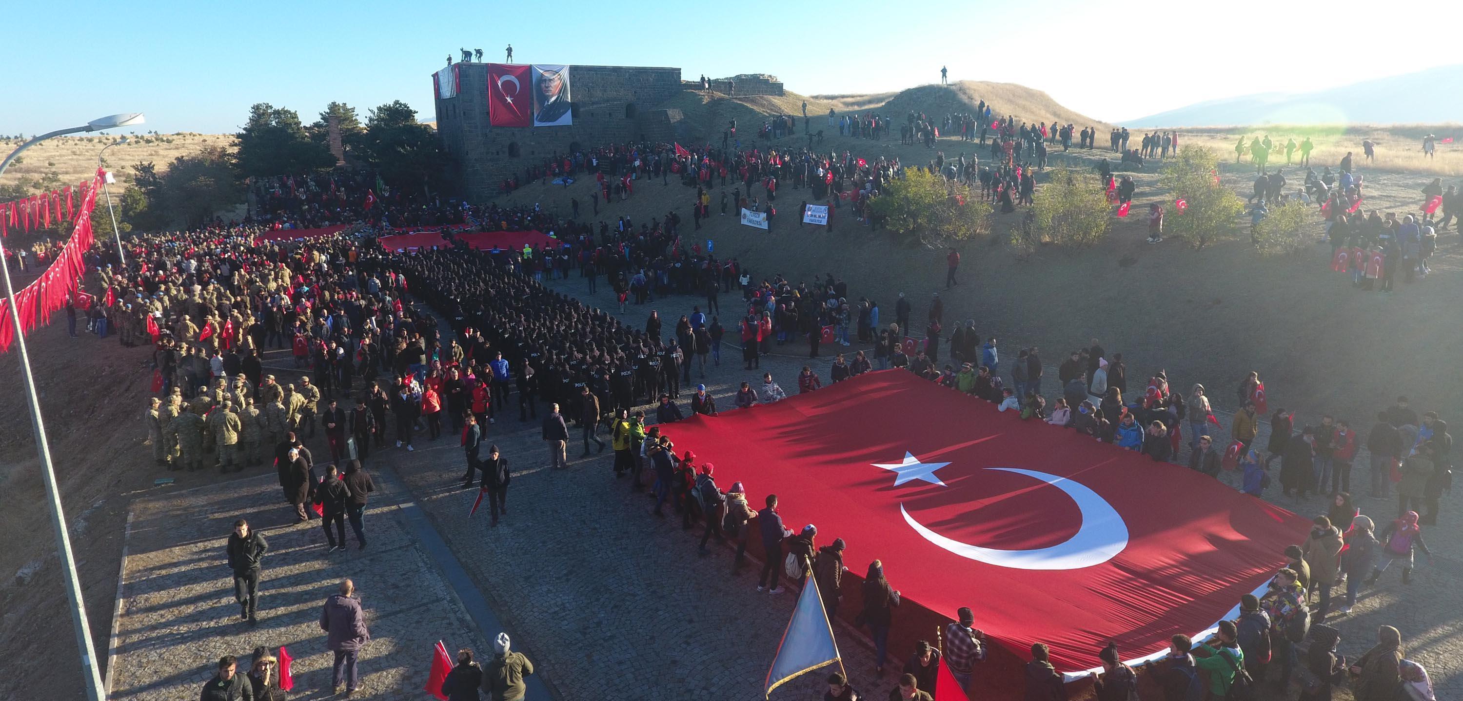 Erzurum’da binlerce kişi Aziziye Tabyalarına yürüdü
