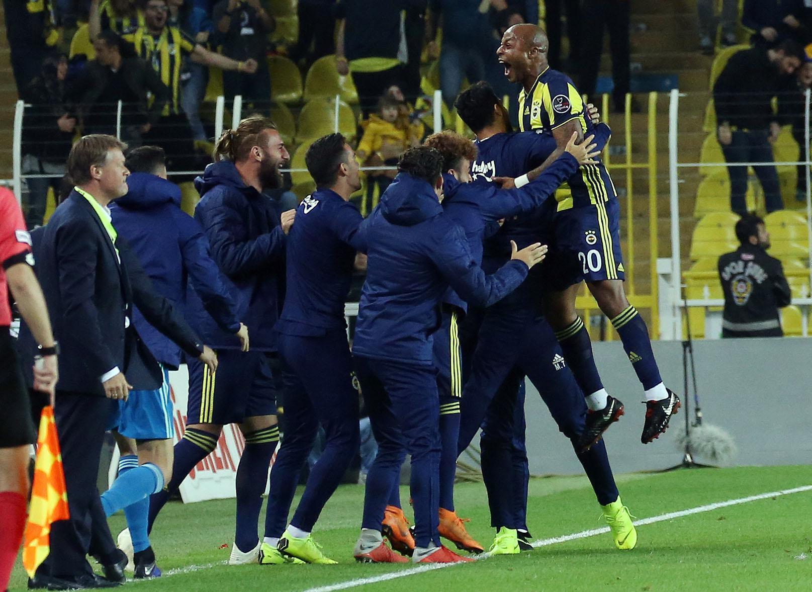 Fenerbahçe evinde Alanyasporu rahat geçti