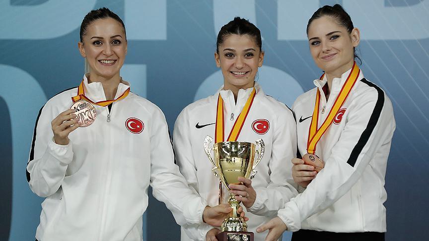 Millilerden Dünya Karate Şampiyonasında 6 madalya
