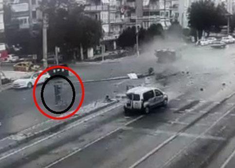 İzmirde feci kaza Şoka giren sürücü bir anda inip koşmaya başladı