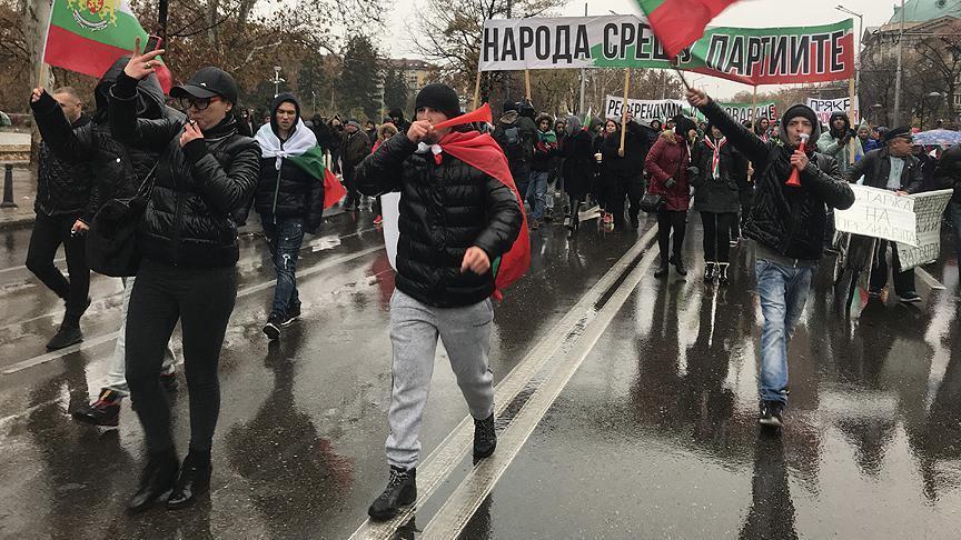 Bulgaristanda göstericiler sınır kapılarını ve otoyolları trafiğe kapadı