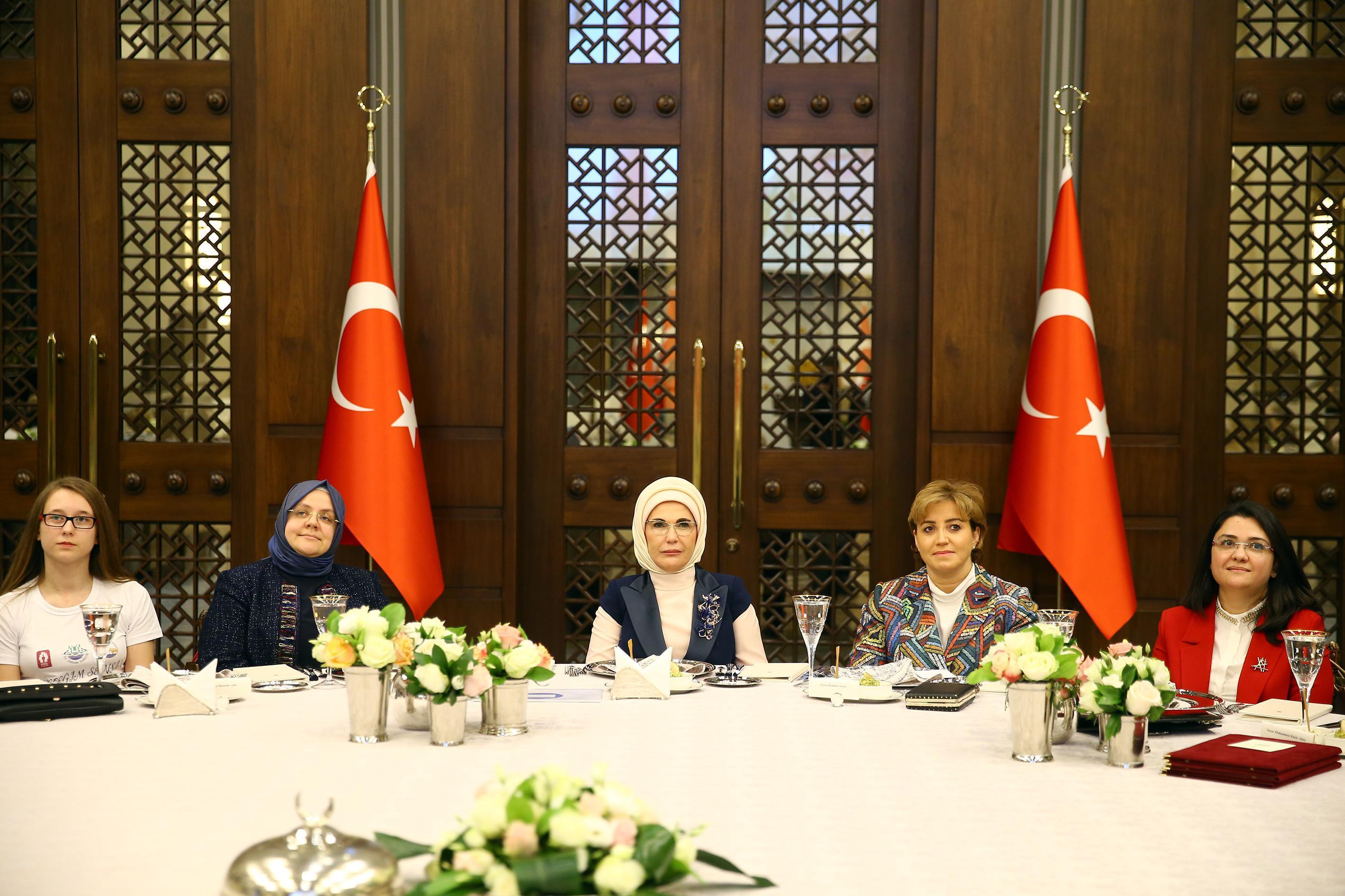 Emine Erdoğan, Gönül Elçileri Çocuk İşçiliği ile Mücadele programında konuştu