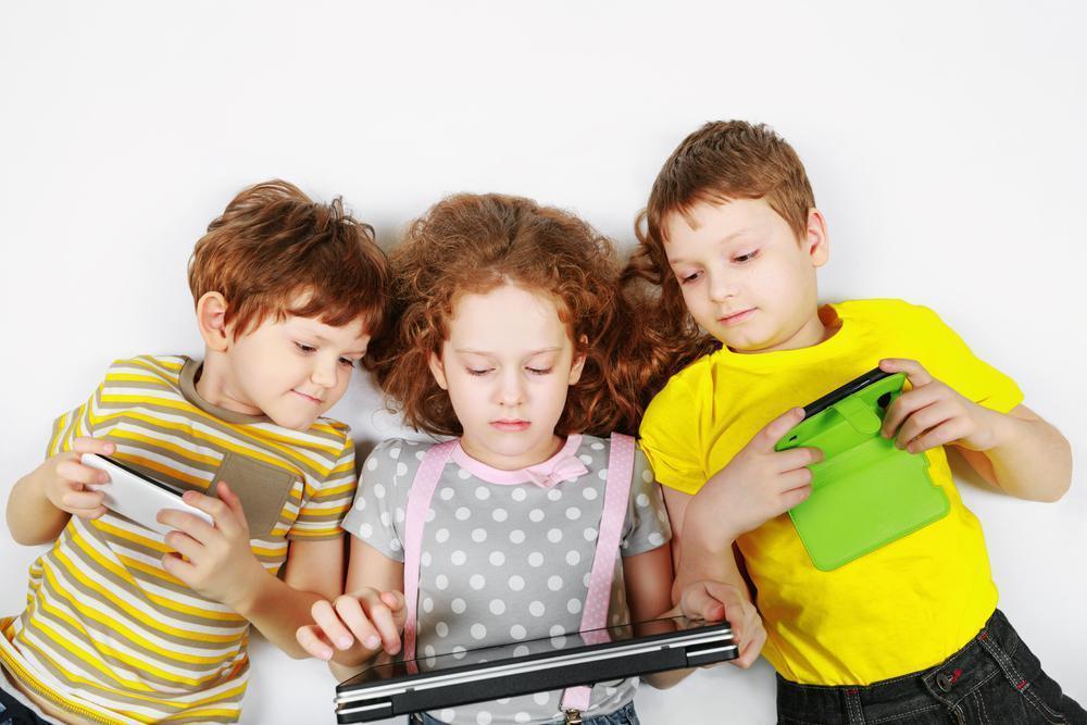 Anneler-babalar dikkat Çocuğunuzu 3 yaşına kadar teknolojiden uzak tutun