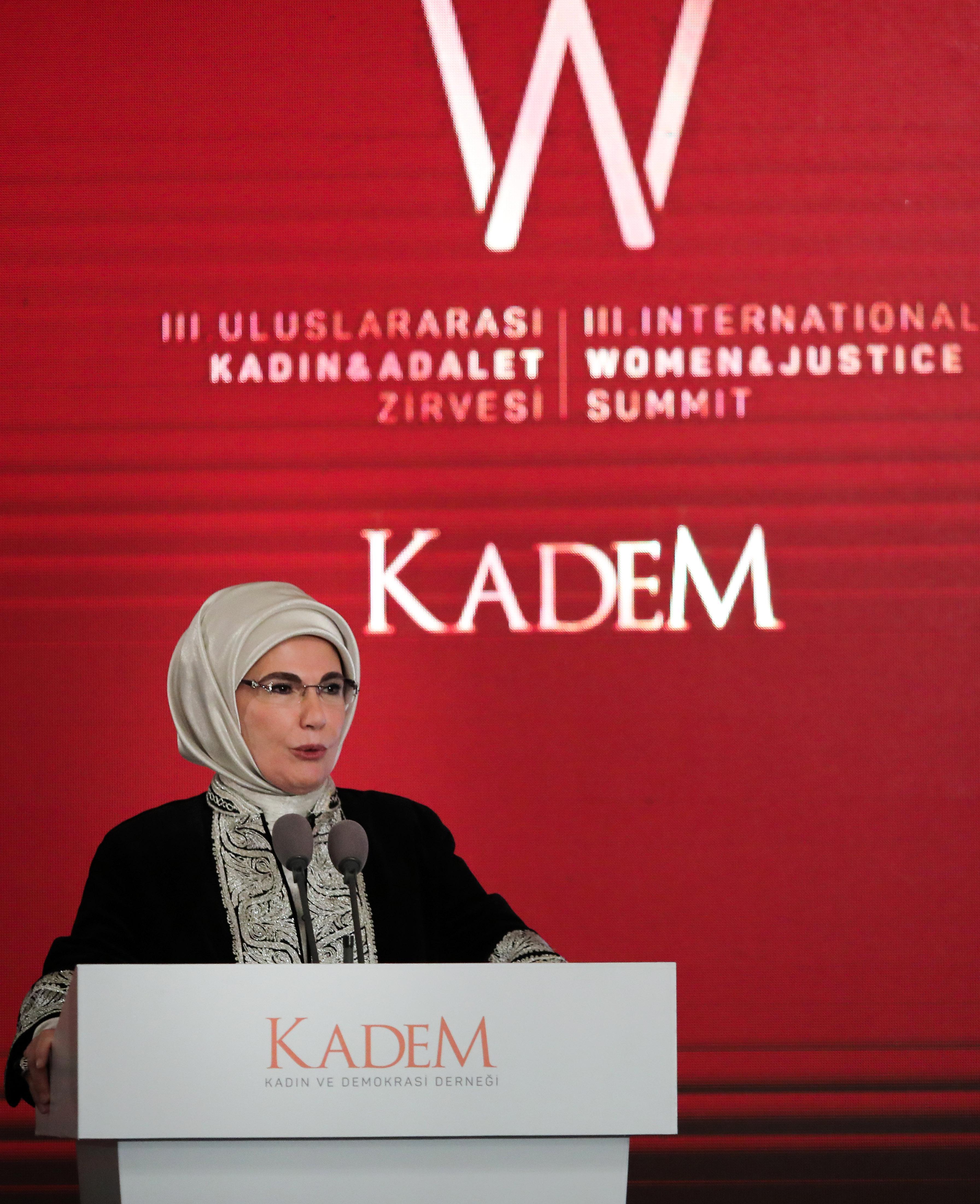Emine Erdoğan: Mülteciler iki kere vatanını kaybetmiş mazlumlardır