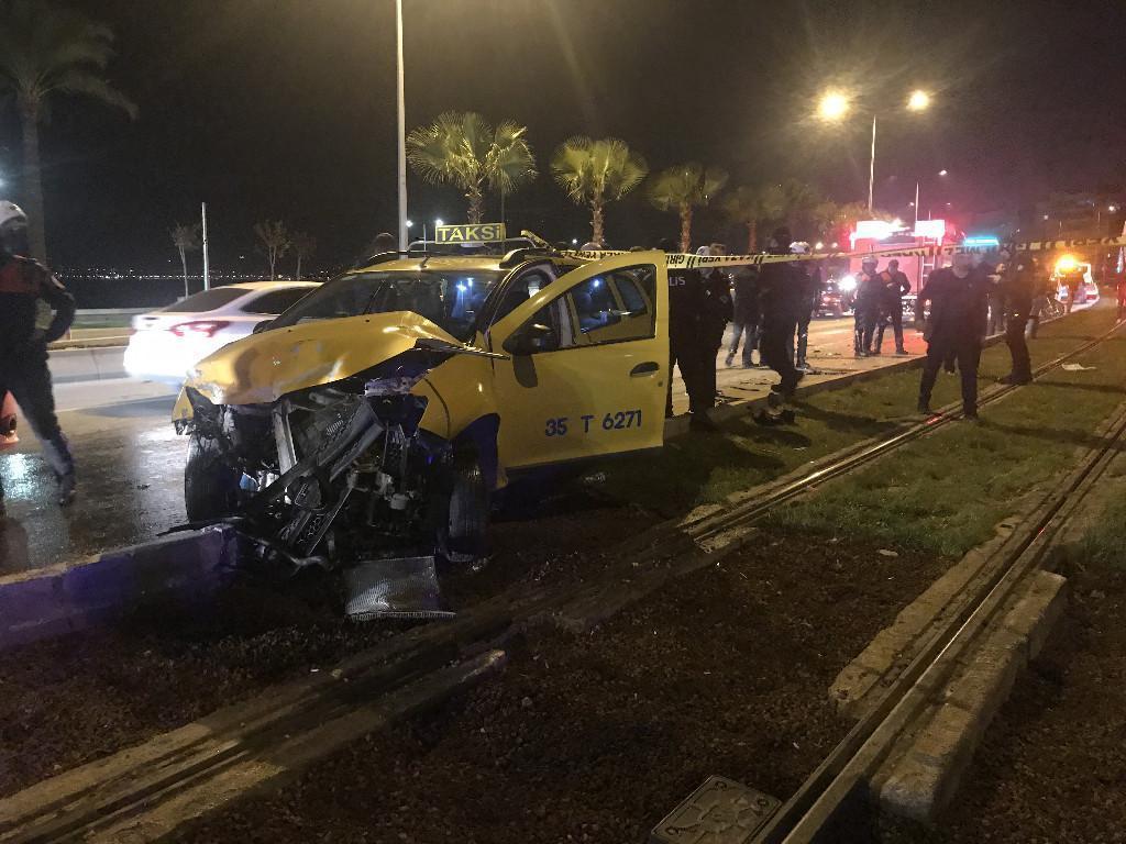 İzmirde sabaha karşı korkunç kaza: 4 yaralı