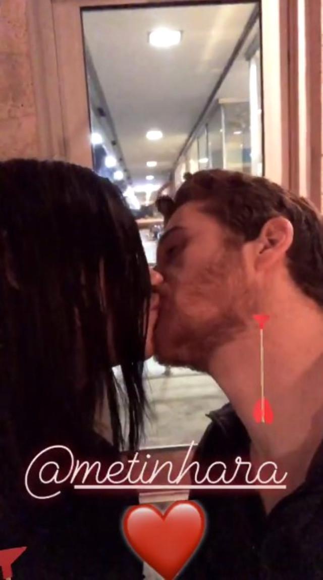 Adriana Lima, Metin Hara ile öpüştüğü anların videosunu paylaştı