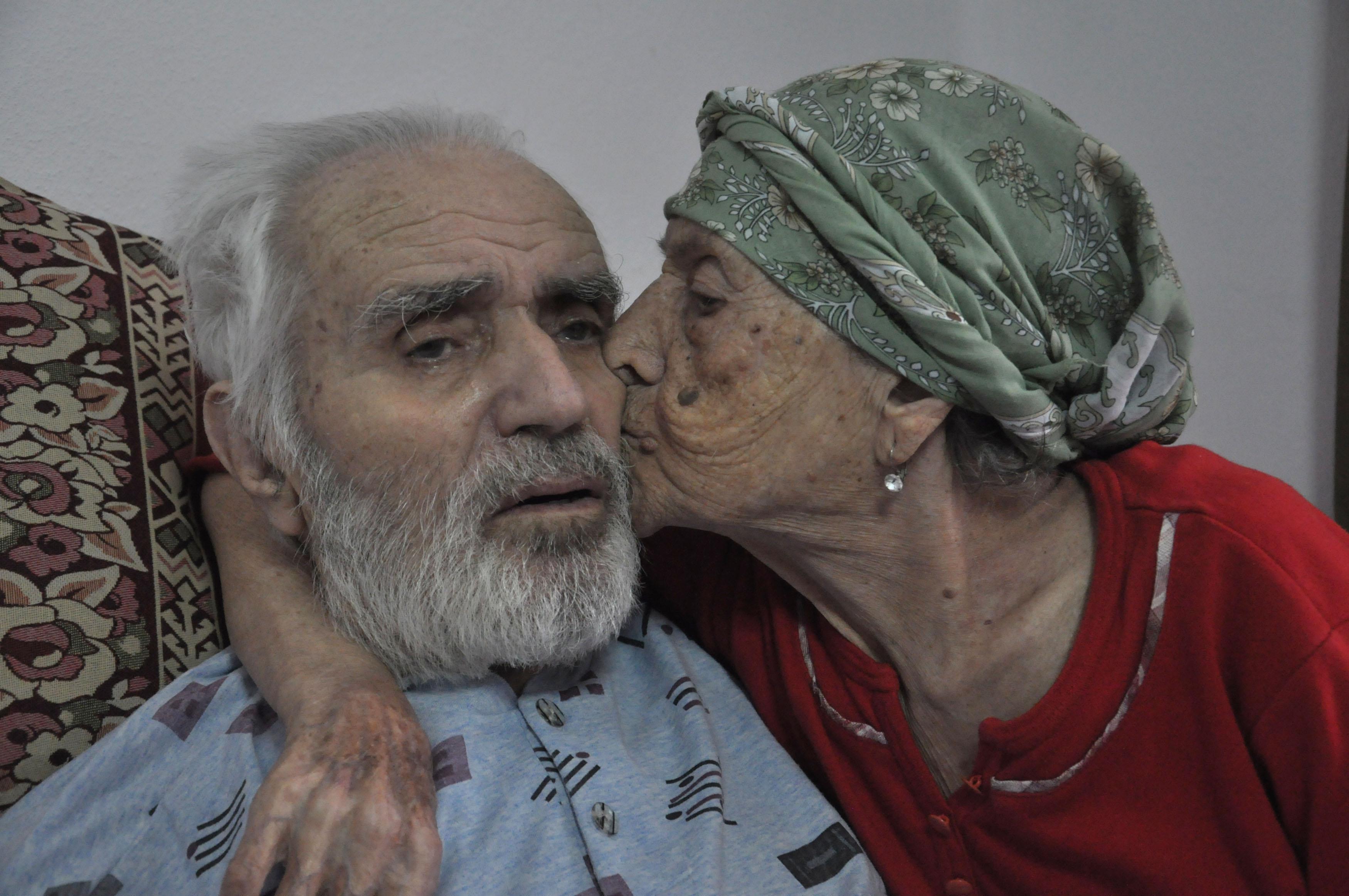 80 yıllık evli çifti ölüm ayırdı