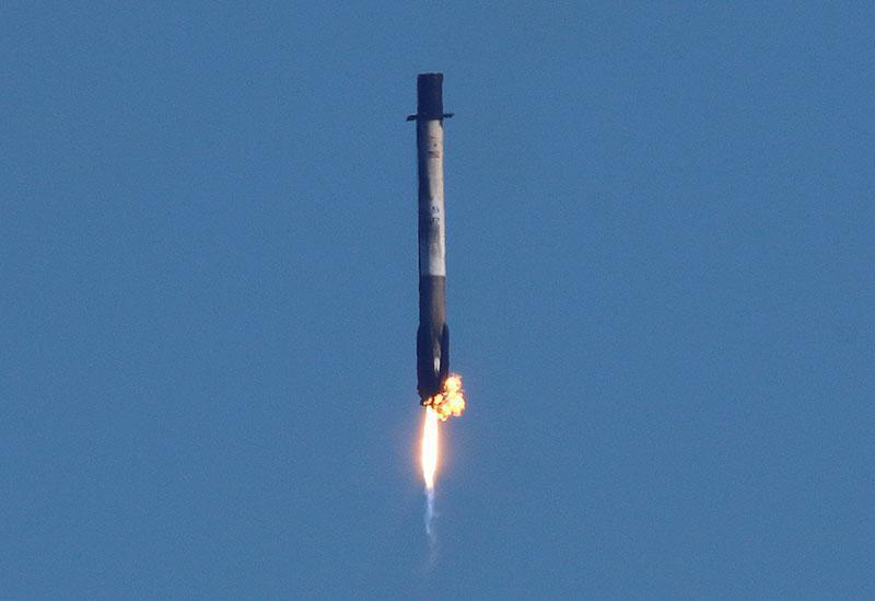 Space Xin roketi Falcon 9un suya düşme anı böyle görüntülendi