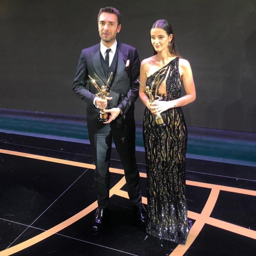 İrem Helvacıoğlu ve Ulaş Tuna Astepe, Altın Kelebek Ödülleri töreninde En İyi Dizi Çifti seçildi