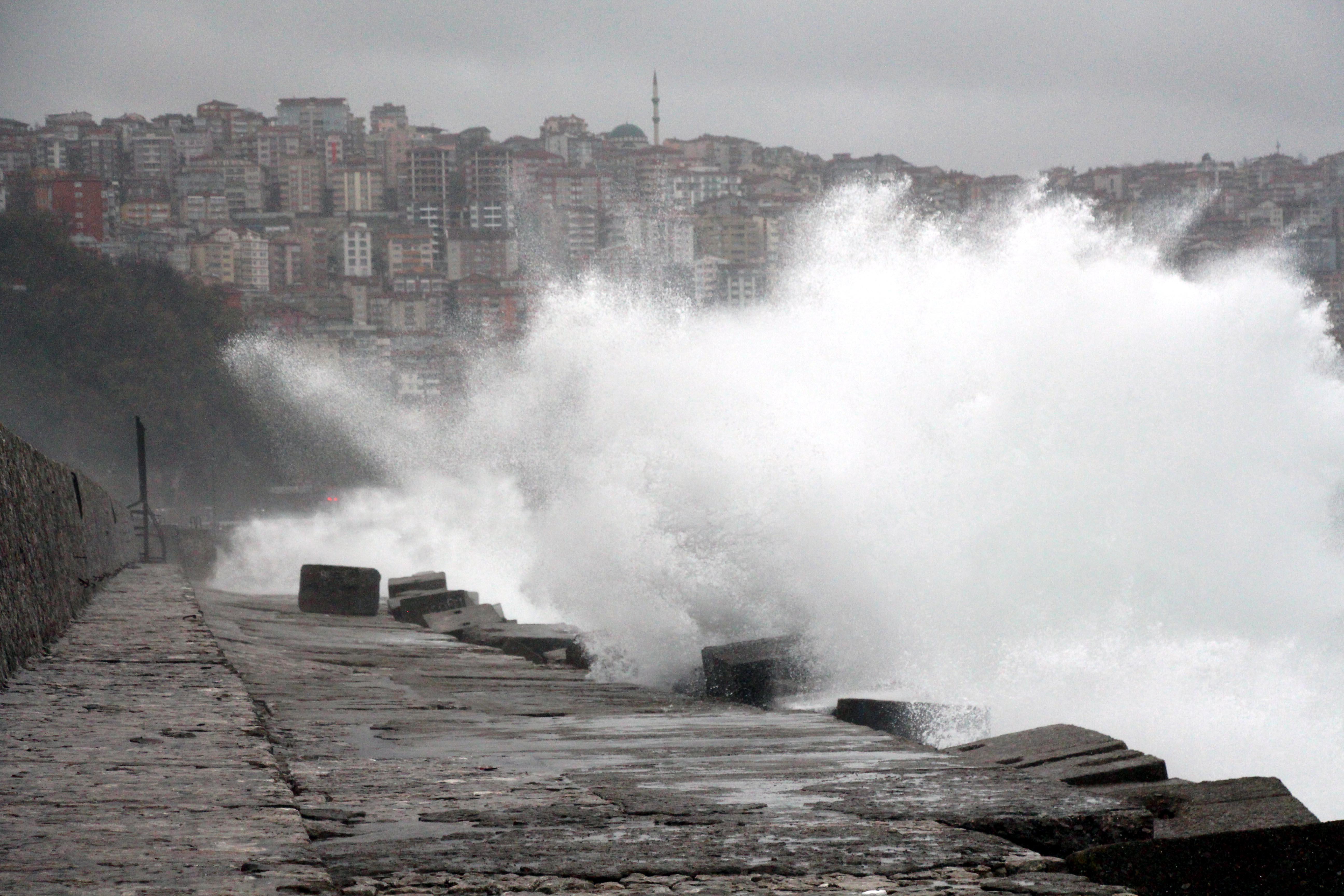 Zonguldakta 7 metrelik dev dalgalar oluştu