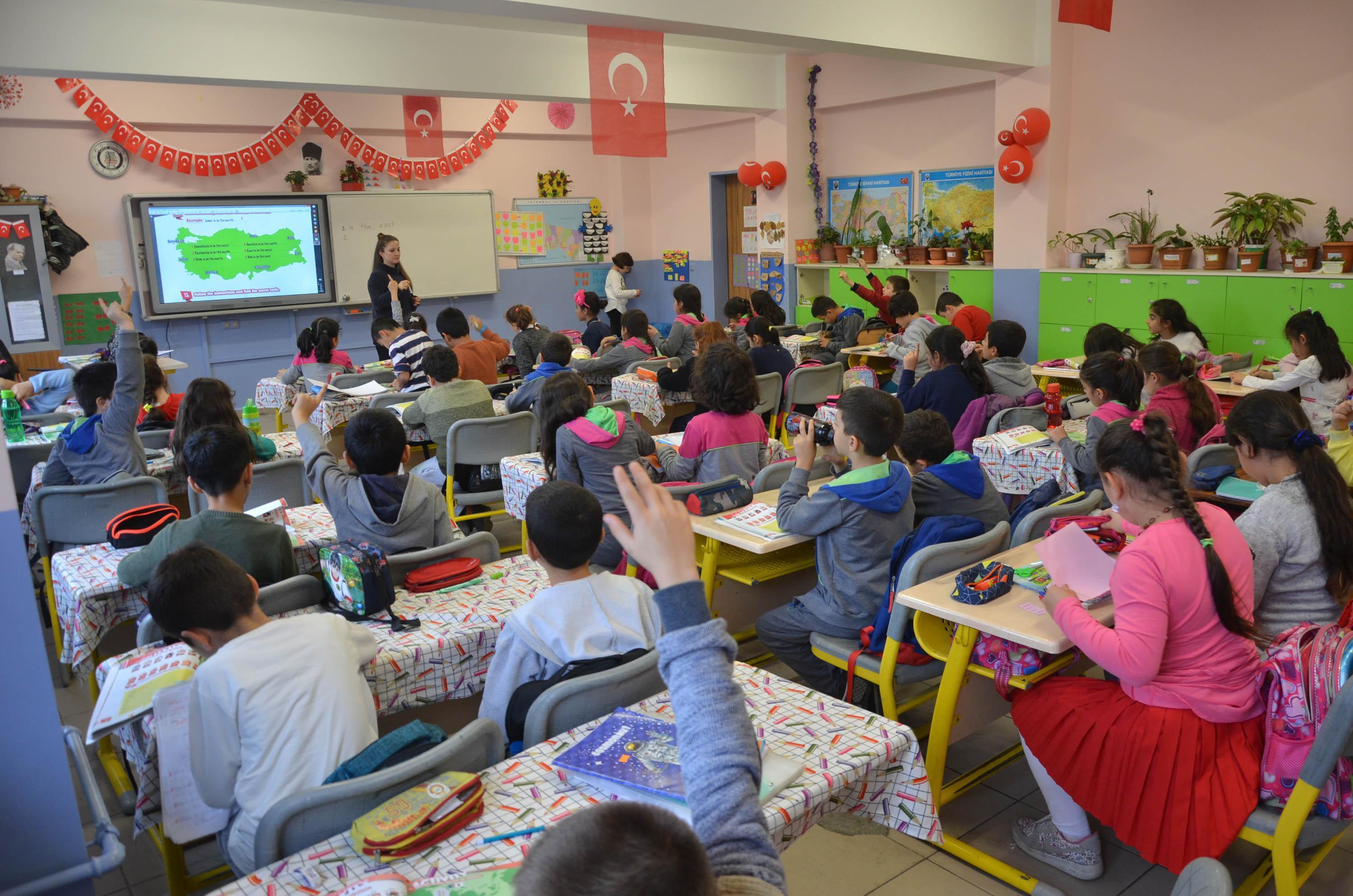 İstanbulda 5 bin 300 öğrencili ilkokul