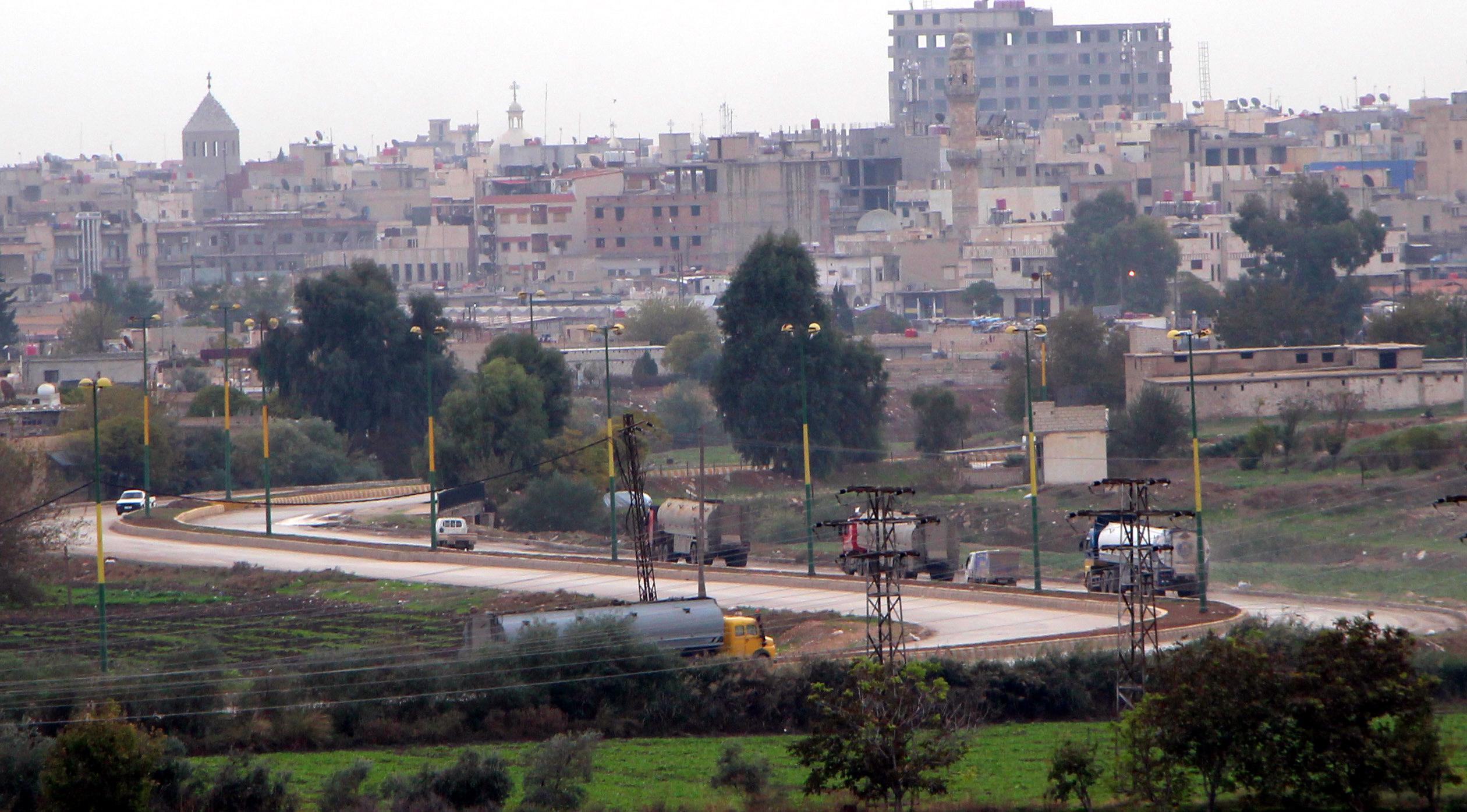 YPG, Suriyenin Kamışlı kentinde hendek kazmaya başladı