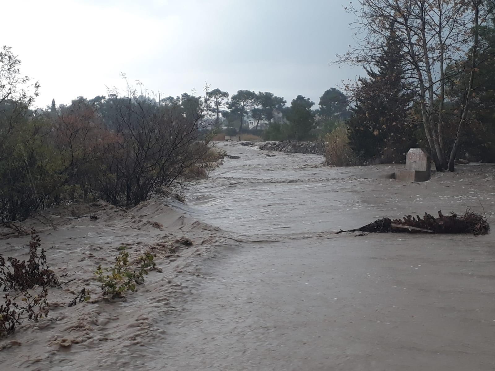 Antalya’da sağanak yağış hayatı felç etti