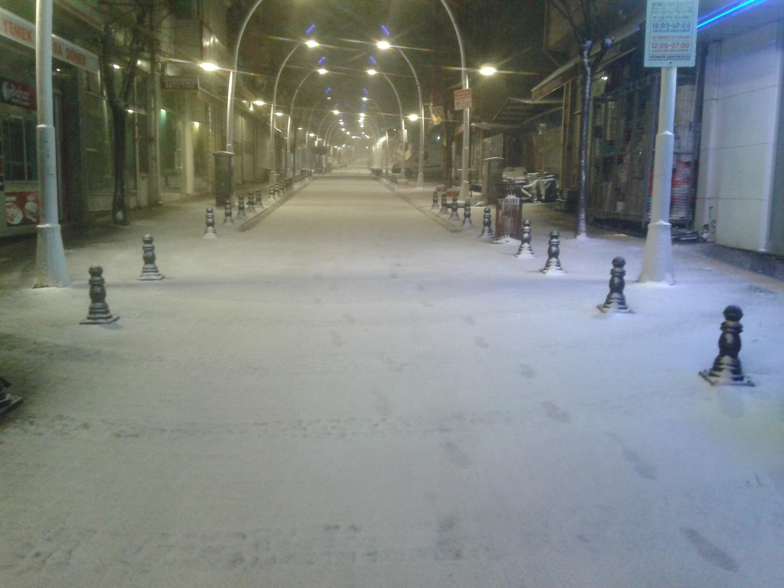 Edirnede beklenen kar yağışı başladı