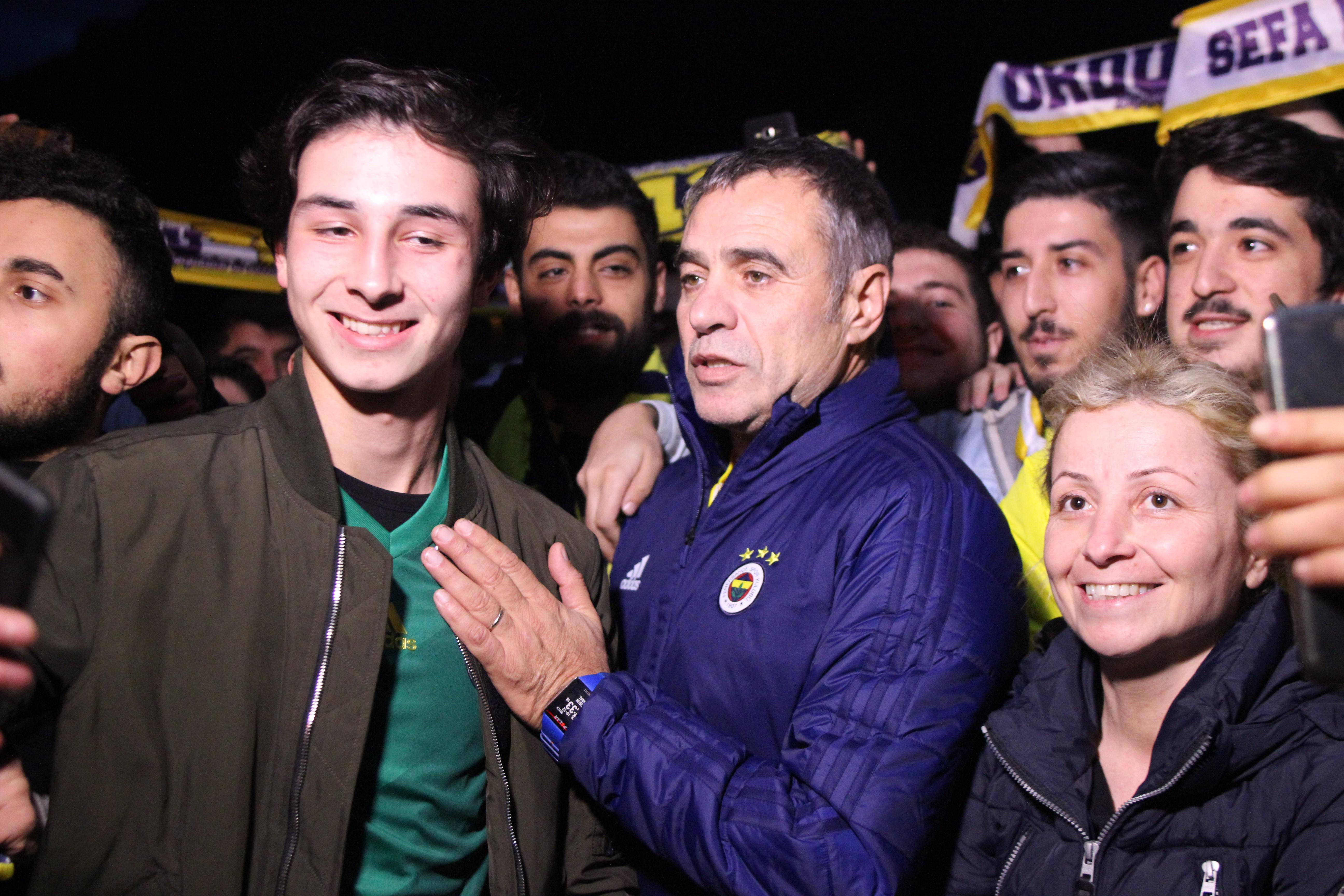 Fenerbahçe kafilesi Giresun’da Ersun Yanala büyük ilgi