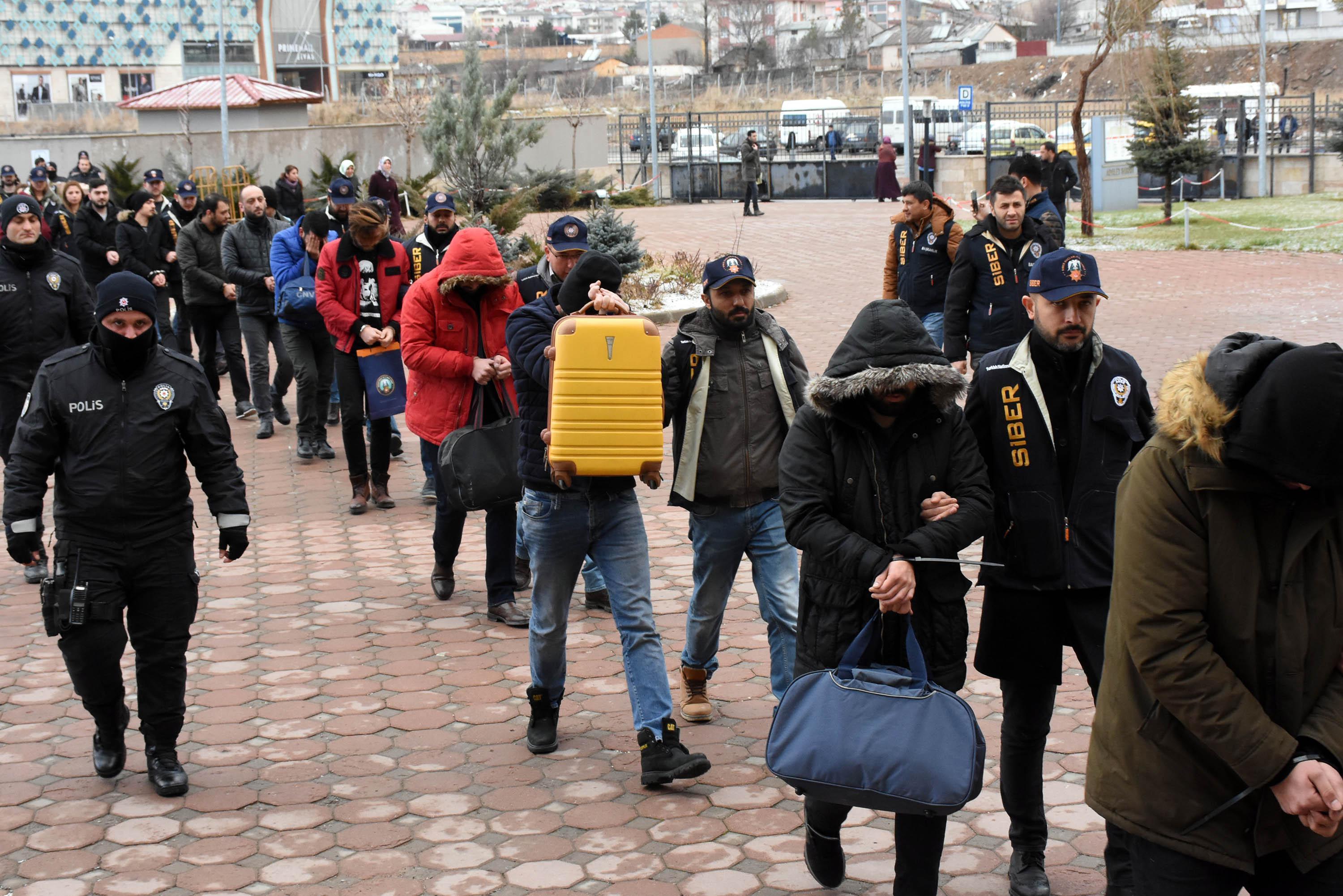 Sivas merkezli yasa dışı bahis operasyonu: 28 gözaltı