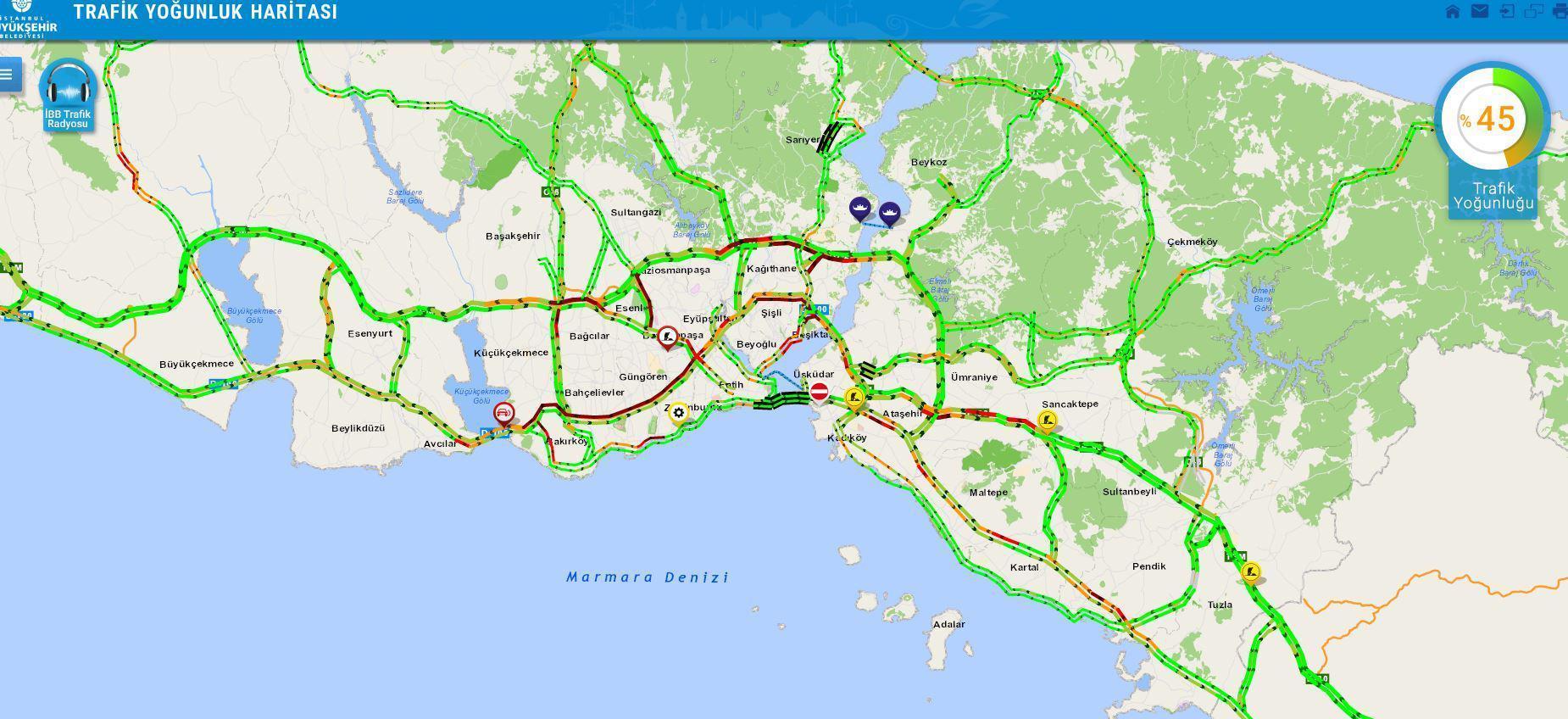 İstanbulda yağmur ve fırtına trafiği vurdu